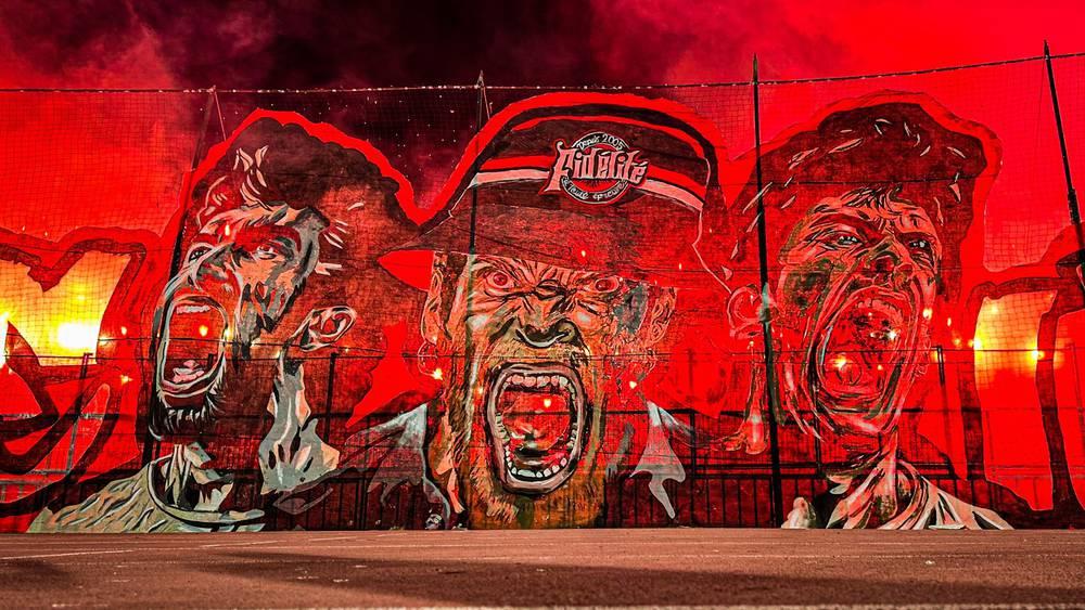 الوداد يدعو جماهيره لعدم حضور مباراة شبيبة القبائل من المدرجات ويطالب مناصريه بعدم الانسياق وراء أي استفزاز يضر بسمعة الكرة الأفريقية والمغرب أولا