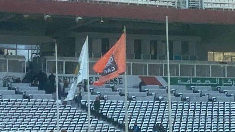 اعتراض الوداد لدى "الكاف" يُجبر السلطات الجزائرية على إنزال علمها بملعب "5جويلية" قبل انطلاق مباراة شبيبة القبائل لتفادي رفع العلم المغربي