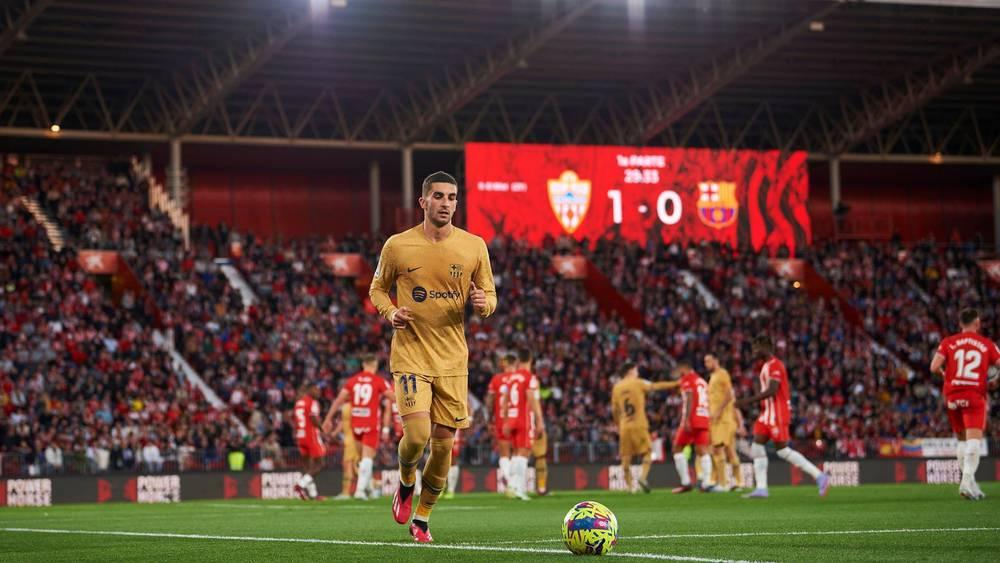 الدوري الإسباني/ برشلونة يفوت فرصة الابتعاد في الصدارة بعد هزيمته أمام ألميريا (1-0)