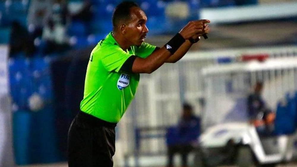 "الكاف" يعين الحكم السوداني محمود إسماعيل لقيادة مباراة الوداد وفيتا كلوب