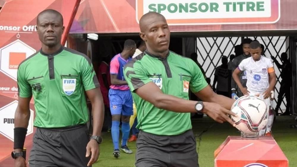 "الكاف" يعين الحكم الإيفواري "كاليلو تراوري" لقيادة مواجهة الرجاء وحوريا كوناكري الغيني