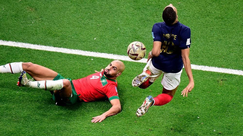 أمرابط: "تدخلي على مبابي كان الحل لإيقاف لاعب سريع مثله.. لعبت كالمجنون ضد إسبانيا رغم الإصابة وركضت أكثر من الجميع"