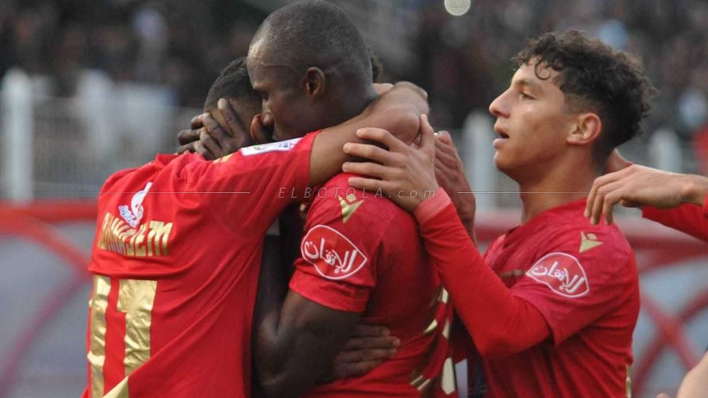 تشكيلة الوداد أمام فيتا كلوب.. غاريدو يعتمد على حيمود والداودي وجبران في الوسط وصامبو يقود الهجوم رفقة بوسفيان وبوهرة