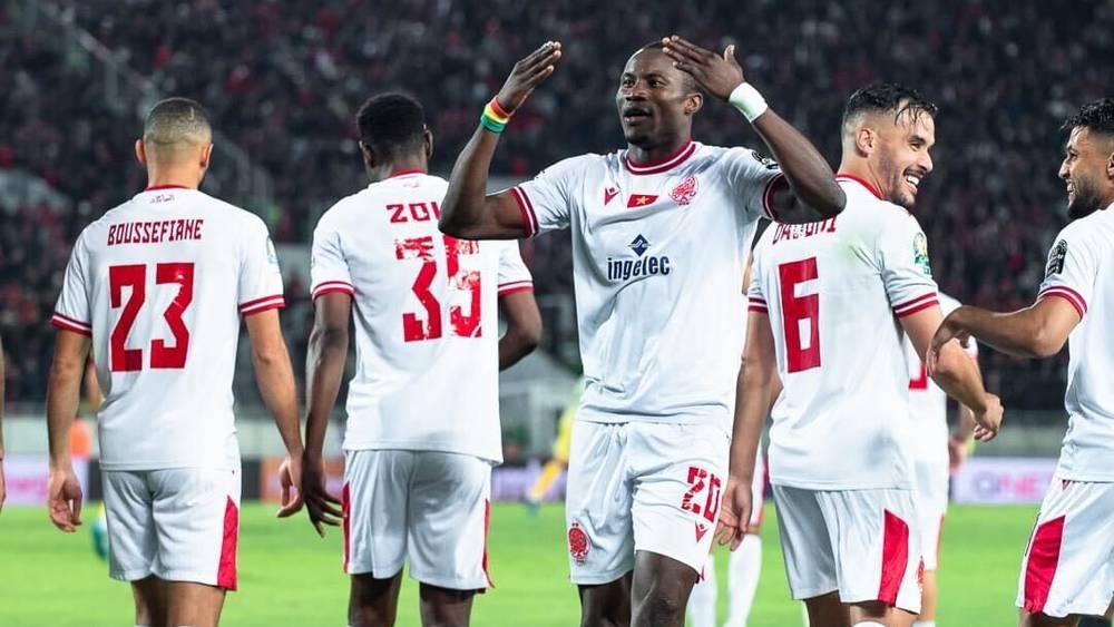 لاعبو الوداد: "نعد جماهيرنا بالظفر بلقب البطولة الثالث تواليا وسنذهب لتنزانيا للعودة بنتيجة إيجابية أمام سيمبا"