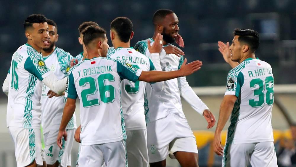 بعثة الرجاء الرياضي تحط الرحال قبل لحظات في القاهرة تأهبا لمواجهة الأهلي المصري