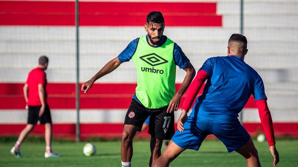 غاريدو يقرر تأخير انطلاق تداريب الوداد بسبب ارتفاع درجة الحرارة