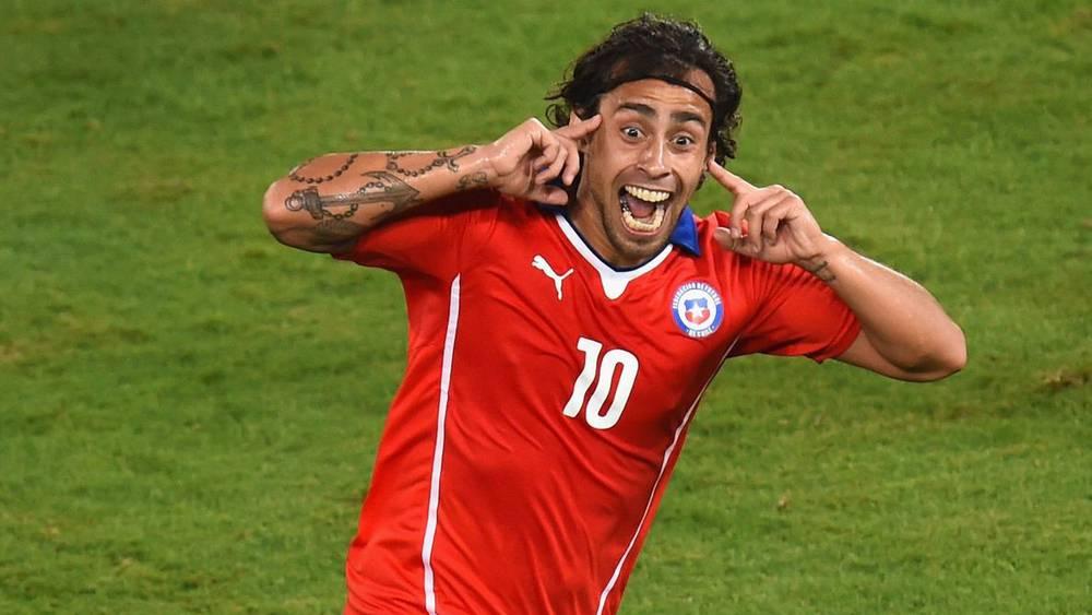 تقارير/ نقل النجم التشيلي السابق "فالديفيا" إلى مصحة للأمراض النفسية بعد تعرضه لانهيار عصبي