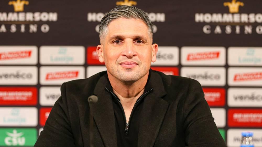 أياكس يعين المغربي سعيد بقاتي مساعدا لمدربه الجديد شتاين لمدة 3 مواسم