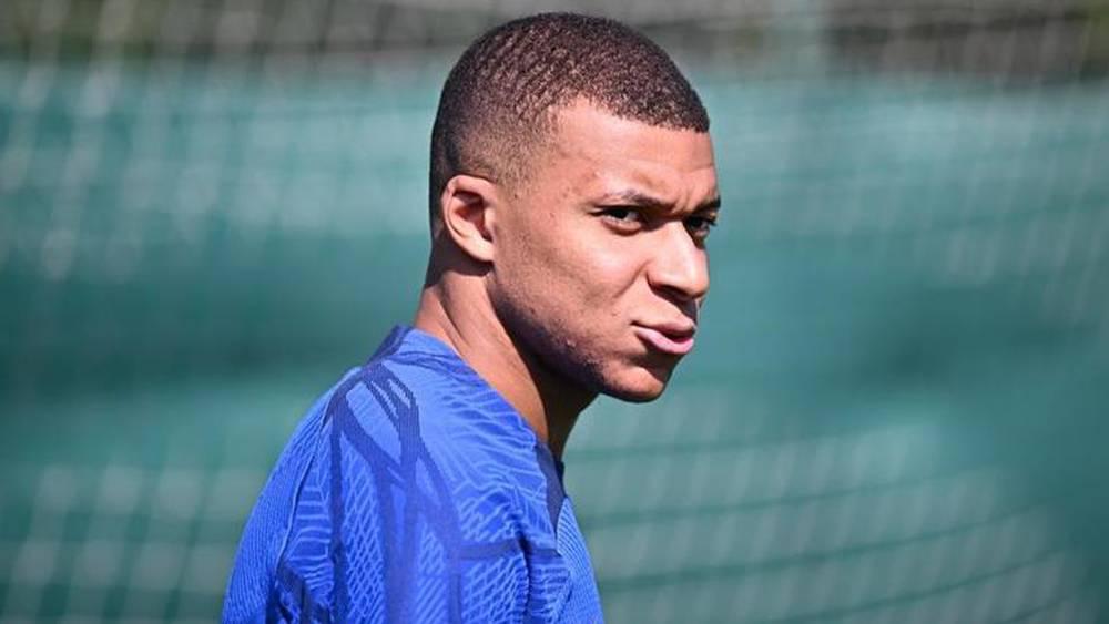 مبابي: "لن أتخذ أي قرار بشأن مستقبلي حتى نهاية عقدي صيف 2024"