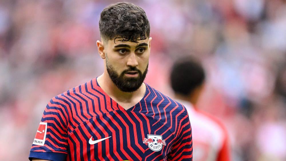 تقارير/ مانشستر سيتي يتفق مع جفارديول ولايبزيغ يشترط 100 مليون يورو لبيع عقد مدافعه