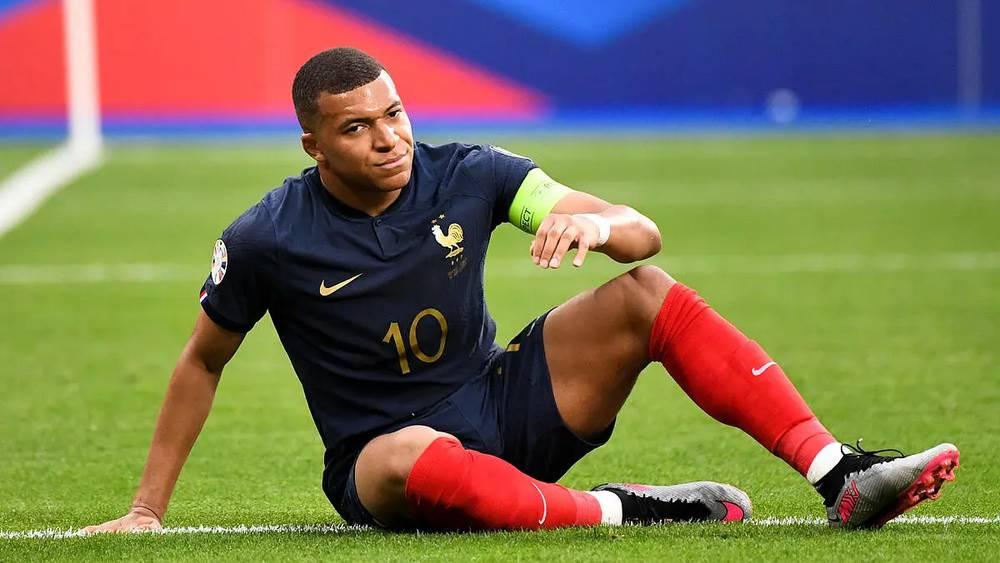 مبابي يدين مقتل شاب في فرنسا برصاص الشرطة