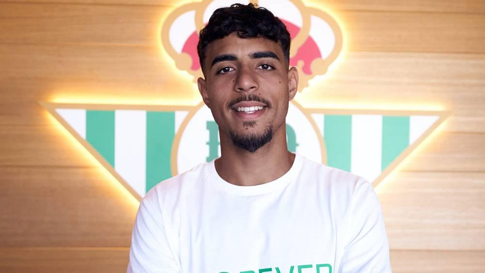 المدير الرياضي لبيتيس: "شادي رياض لاعب للمستقبل ويصعب العثور على أحد مثله في السوق اليوم"