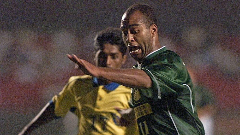 تاريخ مواجهات الرجاء والنصر.. تقابلا في مناسبتين (2000 و2004) وكل منهما حقق الانتصار على حساب الآخر بأربعة أهداف لثلاثة