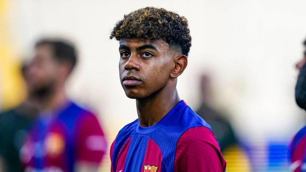 لامين يامال: "سعيد بالاستمرار في إضافة بعض الدقائق بقميص برشلونة"