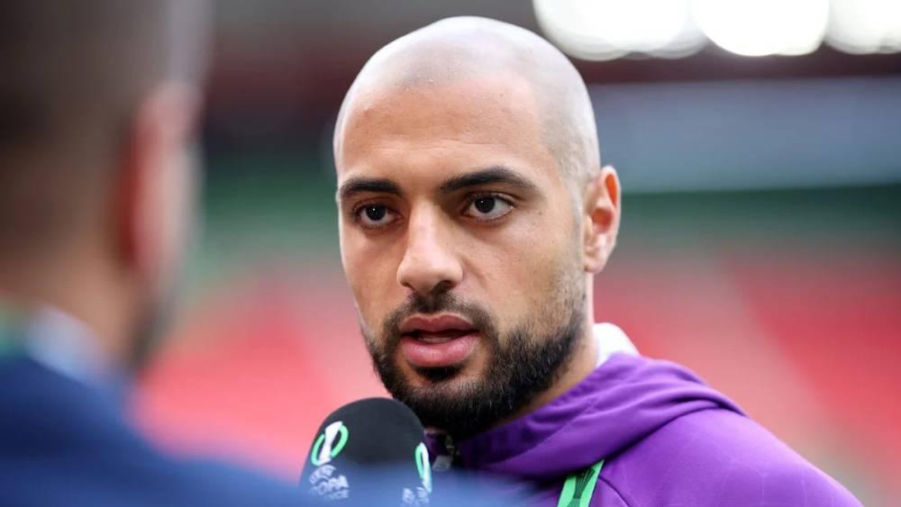 سفيان أمرابط خارج حسابات فيورنتينا وينتظر عرضًا من مانشستر يونايتد منذ يونيو الماضي