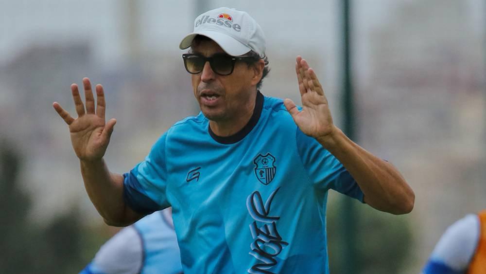 إدارة اتحاد طنجة تبلغ هلال الطير بقرار إقالته وتمنعه من قيادة تداريب الفريق رغم حضوره للملعب