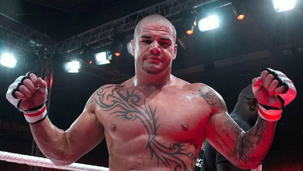 ماكسويني (خصم بدر هاري): "هناك أشياء أكبر وأهم من قتالنا وصلواتي كلها مع الشعب المغربي الجميل"