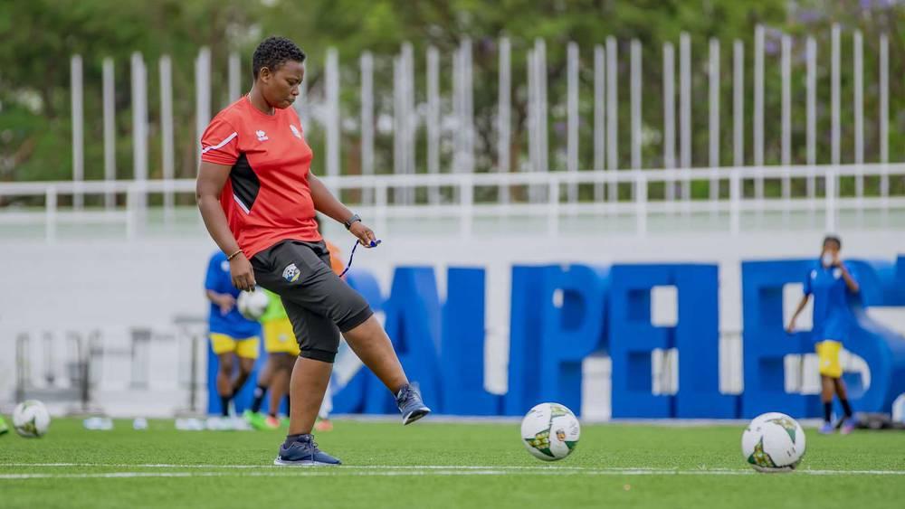 الاتحاد الرواندي يعلن إيقاف مدربة منتخب السيدات بسبب وصفها للاعبات غانا بـ"الرجال"