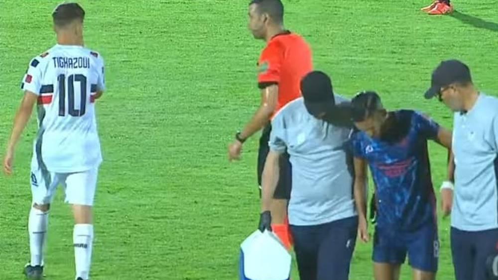 لاعب شباب المحمدية أسامة زمراوي يخوض مباراة المغرب التطواني بقميص يحمل اسم زميله أمين تيغزوي