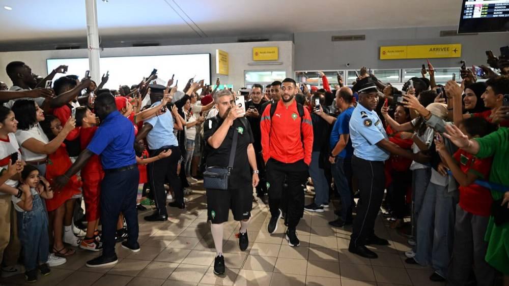 استقبال جماهيري كبير للمنتخب المغربي في أبيدجان قبل ودية الكوت ديفوار