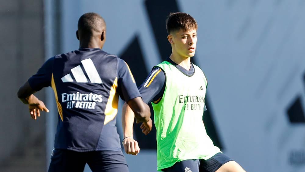 أردا غولر يعود إلى التدريبات الجماعية ويقترب من ظهوره الأول مع ريال مدريد