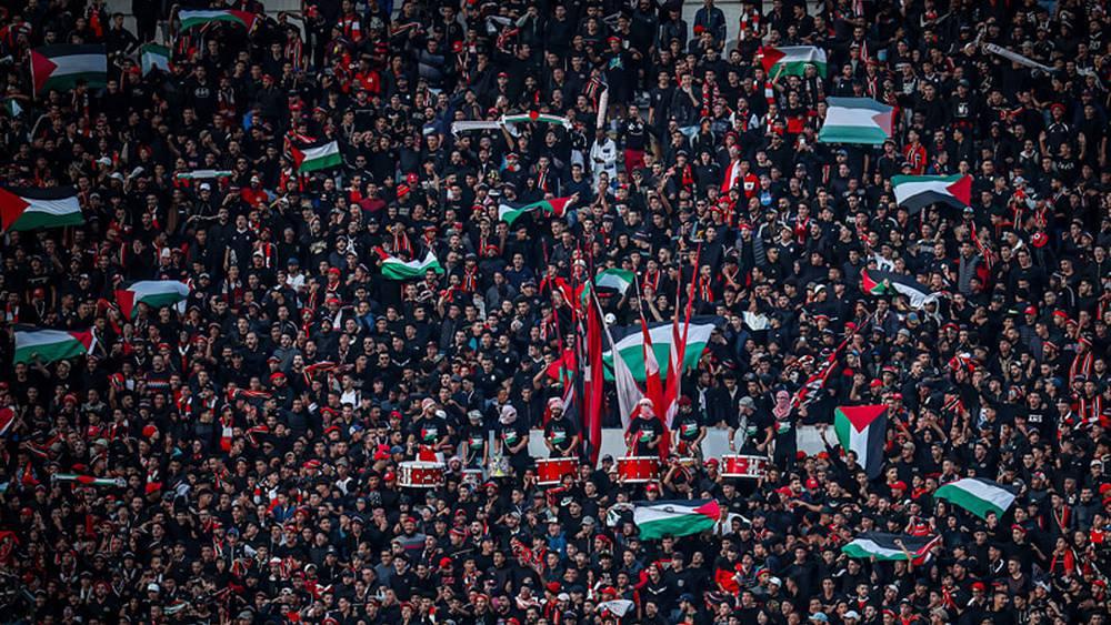 فصيل "الوينرز" يطالب الوداديين بإحضار أعلام فلسطين ويدعو إلى تهيئة كل الظروف للدفع بالفريق نحو الانتصار