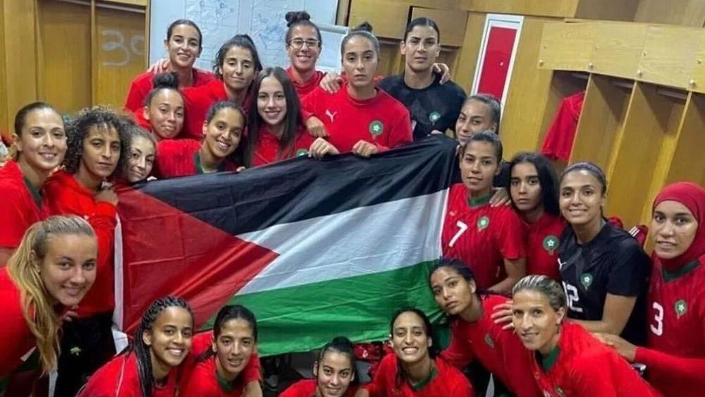 لاعبات المنتخب المغربي للسيدات يتضامنن مع فلسطين بعد فوزهن على ناميبيا (2-0)