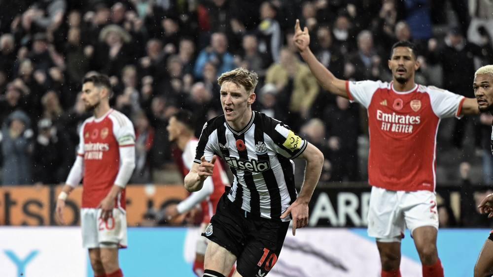 نيوكاسل يلحق بأرسنال الخسارة الأولى في الدوري الإنجليزي