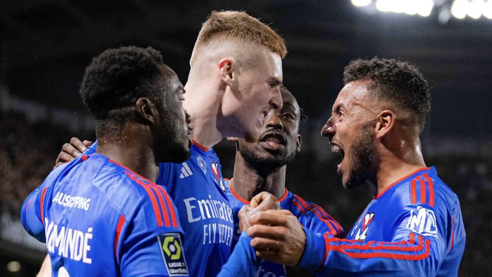 "الليغ1"/ ليون يحقق فوزه الأول هذا الموسم ويبقى في المركز الأخير