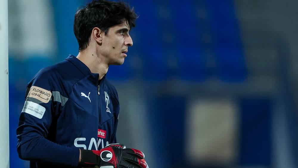 سبورت الإسبانية/ برشلونة مهتم بضم ياسين بونو لتعويض غياب تير شتيغن