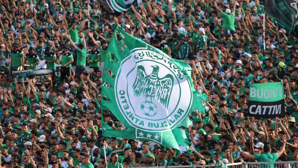 الرجاء يطرح تذاكر مباراته أمام نهضة الزمامرة ويحدد أسعارها في 50 و150 درهما