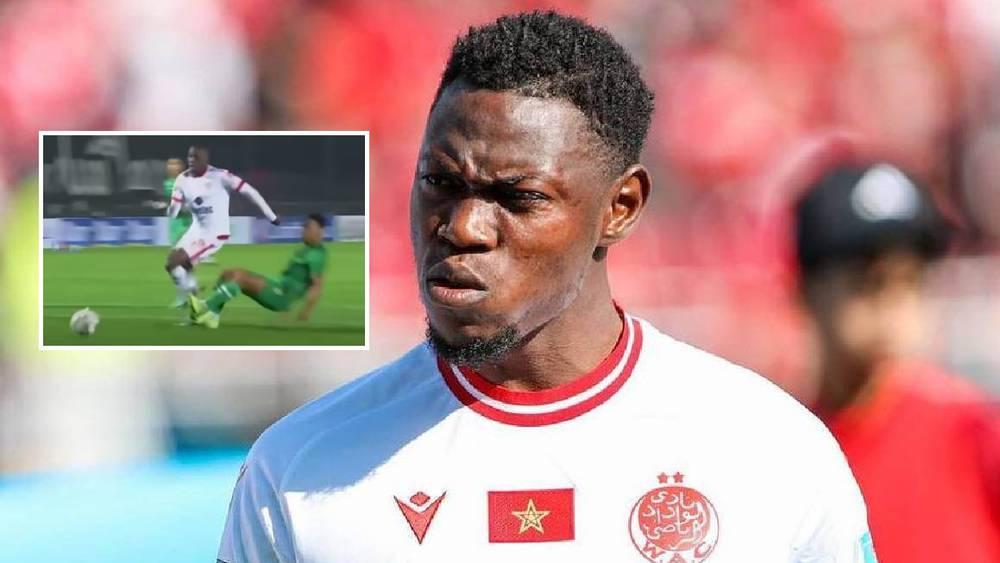 مديرية التحكيم: "زولا كان يستحق الطرد أمام مولودية وجدة لتكسيره فرصة سانحة للتسجيل"