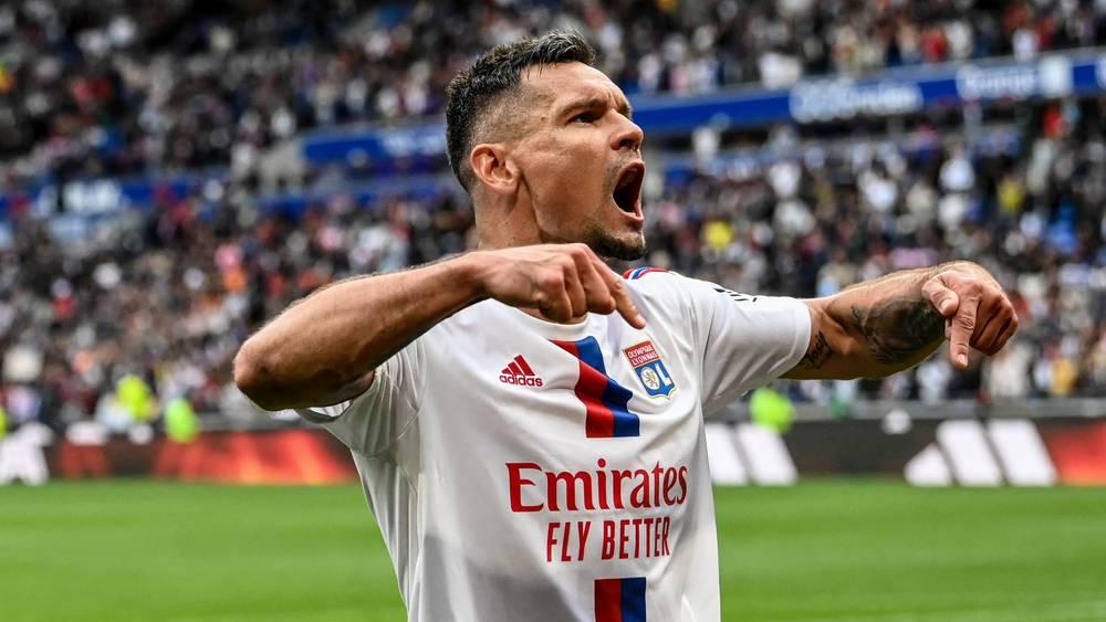 لوفرين مدافع ليون: "لم آتِ إلى هنا للعب في الدرجة الثانية"