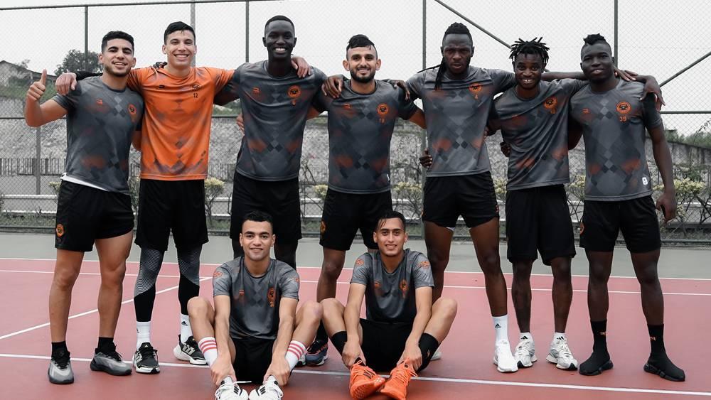 نهضة بركان يجري أولى حصصه التدريبية في الكونغو تأهبا لملاقاة الشياطين السود في كأس الكونفدرالية