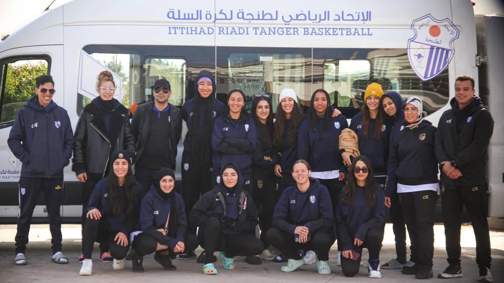 حافلة اتحاد طنجة لكرة السلة للسيدات تتعرض لحادثة سير "خطيرة" في الطريق السيار الرابط بين مدينتي الرباط وطنجة
