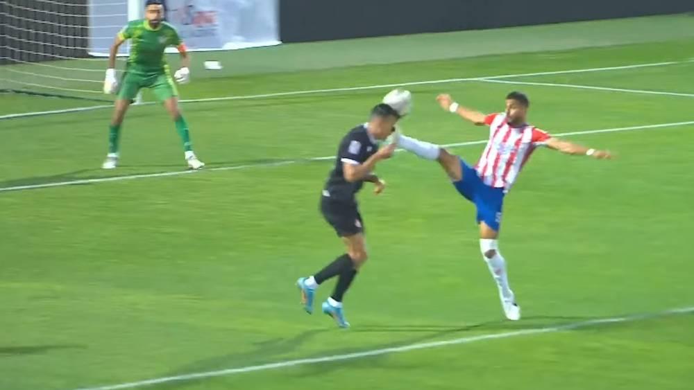 مديرية التحكيم: "لا وجود لركلة جزاء لصالح الوداد لأن المدافع ارتكب مخالفة اللعب الخطير على حركاس دون أي احتكاك بدني"