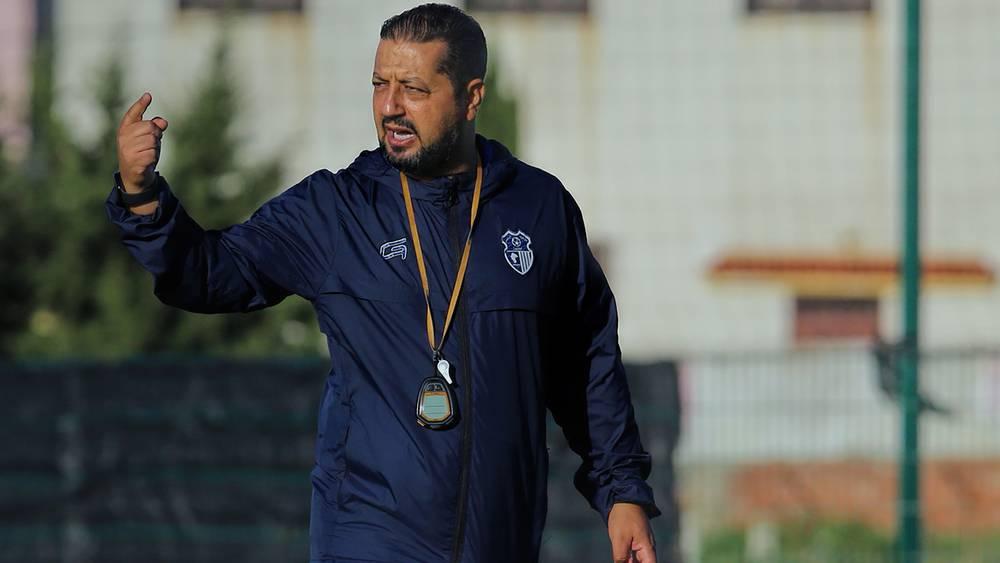 متابعون يعتبرون إقالة اتحاد طنجة لمدربه تصديرُ أزمةٍ ويستحضرون اعتراف رئيس النادي الشرقاوي بأن إشكال الفريق مادي محض وليس تقني