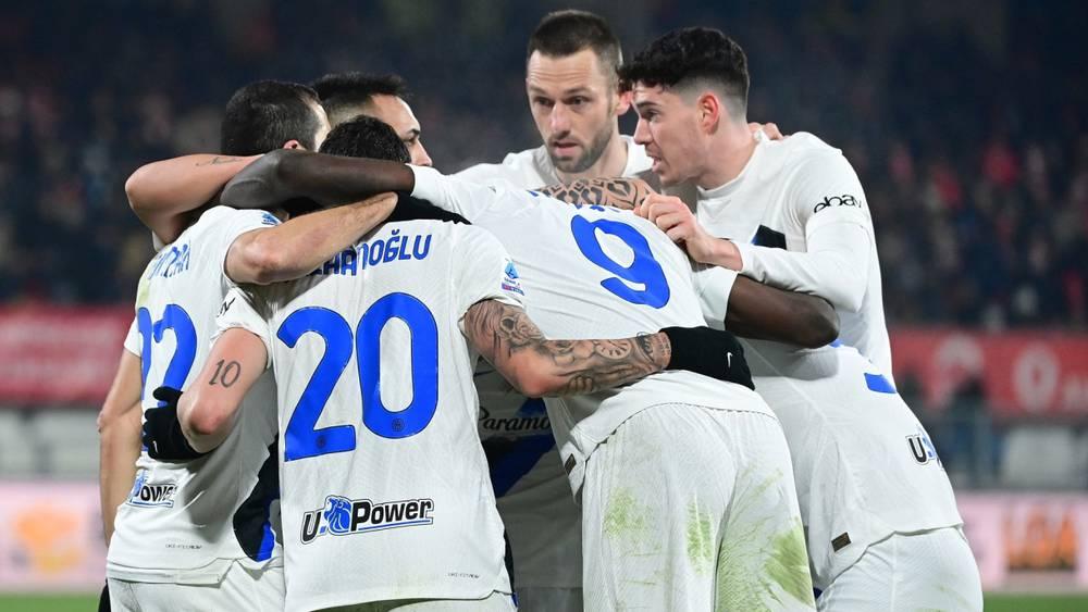 إنتر "يكتسح" مونزا (5-1) ويواصل التحليق في صدارة الدوري الإيطالي