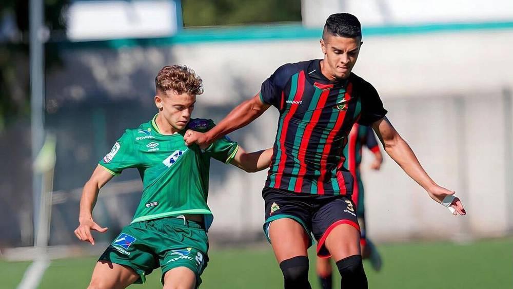 الجيش الملكي يصدر بلاغا "استنكاريا" على خلفية تعاقد الرجاء مع لاعبه أنور تمون دون الحصول على الموافقة