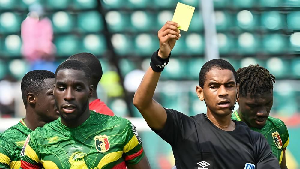 كأس أمم أفريقيا/ سمير الكزاز يقود غرفة الفار في مواجهة بوركينا فاسو وأنغولا