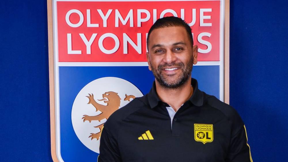 ليون الفرنسي يتعاقد مع المغربي جمال العليوي لشغل مهمة مساعد للمدرب بيير سيج