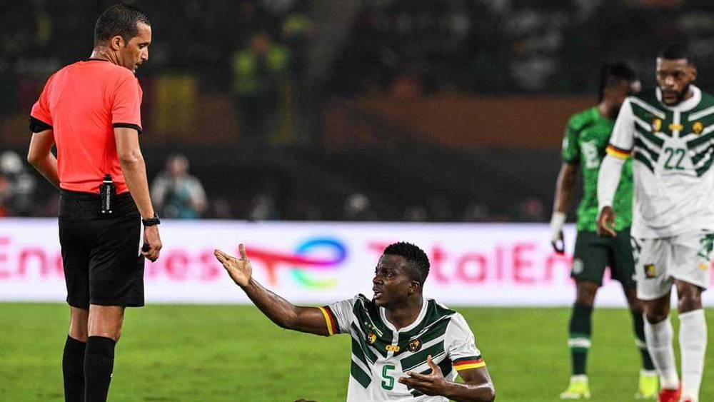 الطاقم التحكيمي المغربي بقيادة رضوان جيد يحظى بالإشادة والتنويه عقب إدارته لمباراة نيجيريا والكاميرون