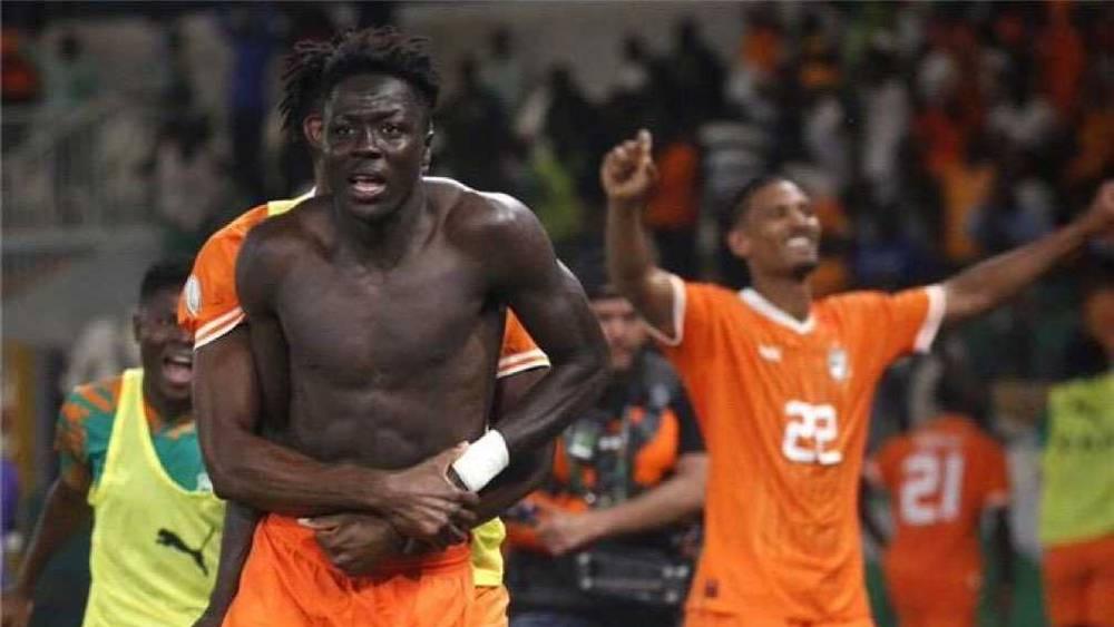 الإيفواري دياكيتي يطرد ضد مالي بسبب خلع القميص بعد تسجيل هدف التأهل ويغيب عن نصف نهائي "كان 2023"!