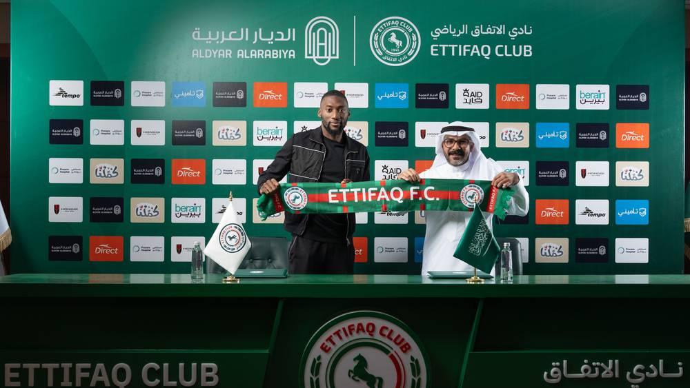 رسميا/ إيكامبي ينضم إلى الاتفاق السعودي لمدة موسم ونصف