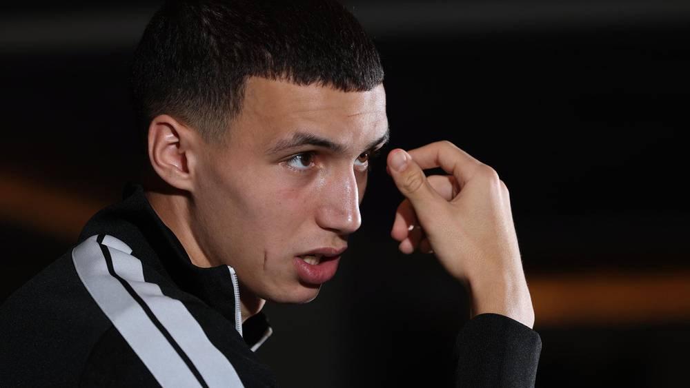 الخنوس: "الإيمان يُساعدني كثيرا والصلاة وقراءة القرآن أرتاح بهما نفسياً"