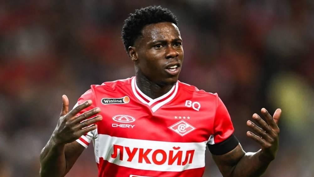 تقارير/ الشرطة الإماراتية تُلقي القبض على اللاعب الهولندي كوينسي بروميس في مطار دبي