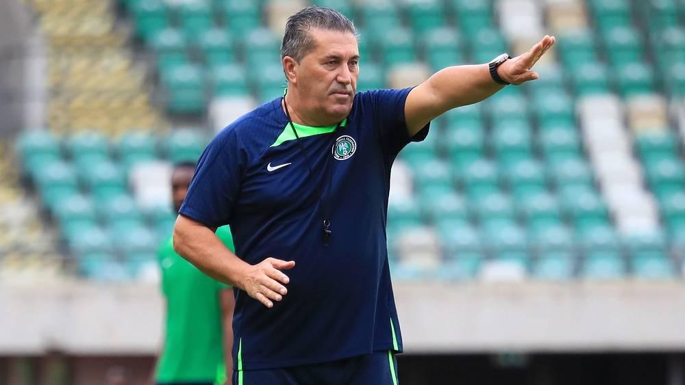 بيسيرو يعلن رحيله عن تدريب منتخب نيجيريا