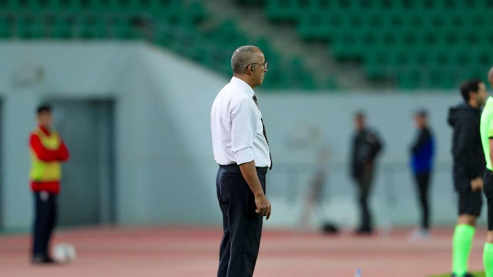 جماهير حسنية أكادير تُوجِّه انتقاداتها لعبد الهادي السكتيوي بعد الخسارة الثانية توالياً في البطولة الاحترافية