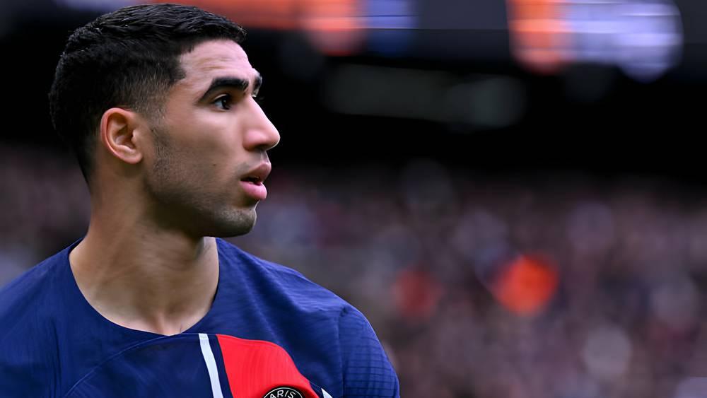 حكيمي يغيب عن مواجهة سان جيرمان وبرشلونة في ذهاب ربع نهائي دوري الأبطال بسبب تراكم الإنذارات