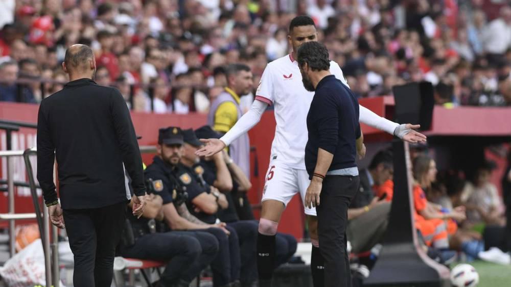 النصيري: "لم يحدث شيء مع المدرب.. التبديل كان قاسيًا ولم أرغب في الخروج لأنني كنت أركز على تسجيل الهدف الثاني"